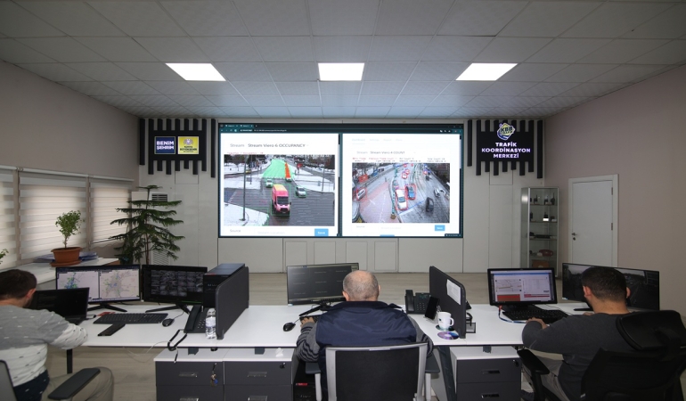 BAŞKAN ALTAY ŞEHİR MERKEZİNDE YAPAY ZEKA DESTEKLİ AKILLI KAVŞAKLARI YAYGINLAŞTIRIYORUZ